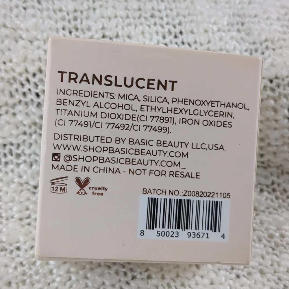 Basic Beauty Setting Powder in Translucent - Picture 9 of 10